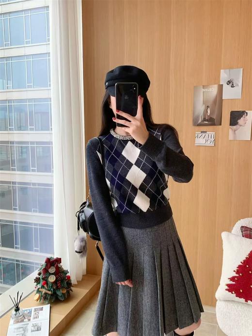 一店k （超重工！进口水晶装饰！100%绵羊毛！）复古英伦风！可柔可飒 一衣N穿！郑秀妍同款 26ss早春新款菱格纹圆领套头毛衫 商品图5