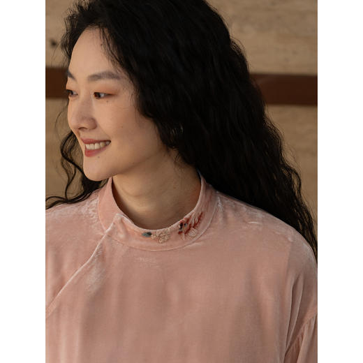 牧衣游原创 丝绒手工刺绣衬衫新款粉色百搭文艺新中式上衣 兰亭 商品图2