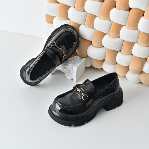 经典鲨2026年春专柜新品百搭黑色一脚蹬中粗跟通勤乐福鞋女KW323-617021 商品图3