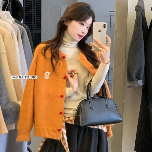 佐姿莎 刺绣小花朵爱心扣针织开衫(配披肩)N1403 商品图3