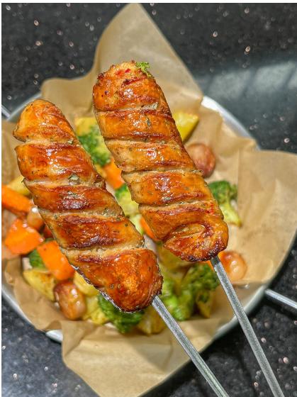 【黑猪肉爆汁烤肠】配料表非常干净，肉质紧实，调味不重，咸香微甜 商品图1