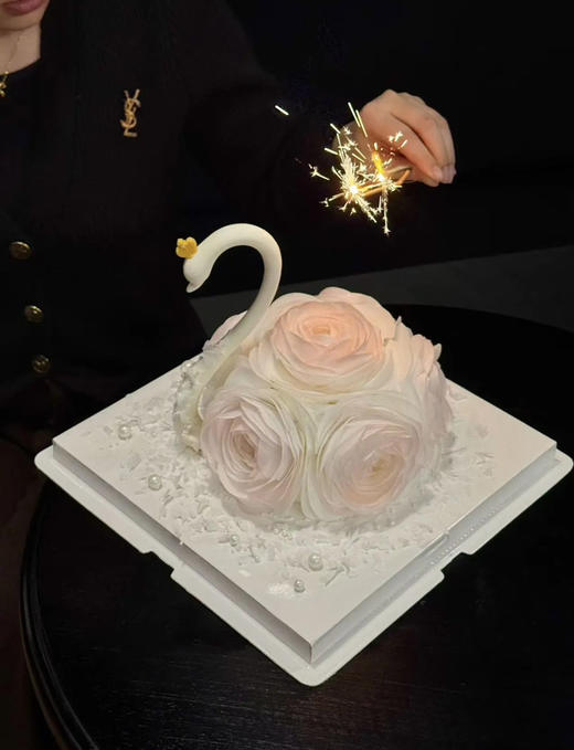 情人节女神款天鹅蛋糕（糯米纸花可食用） 商品图1