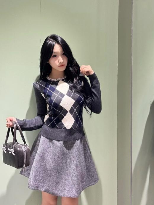 一店k （超重工！进口水晶装饰！100%绵羊毛！）复古英伦风！可柔可飒 一衣N穿！郑秀妍同款 26ss早春新款菱格纹圆领套头毛衫 商品图1