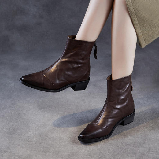 雀说 轻奢手抓纹头层牛皮短靴子粗跟尖头皮鞋ZM258733 商品图1