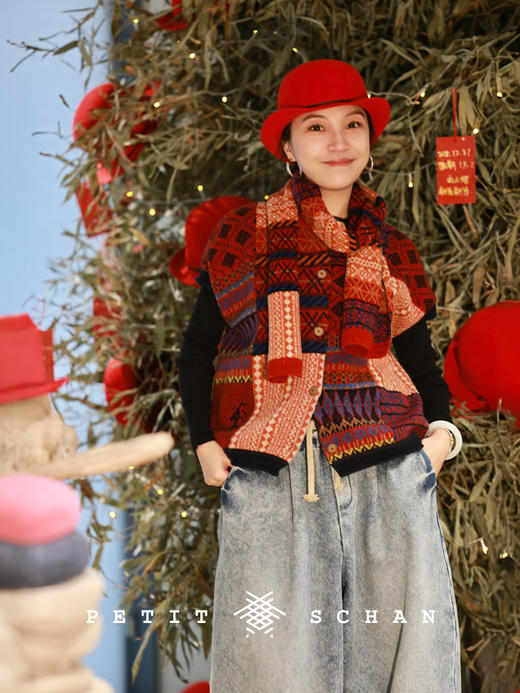 4500积分兑换  PETIT SCHAN小闪 全家福 绵羊毛拼色新年款围巾披肩 商品图2