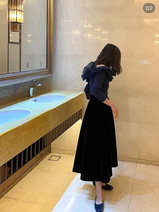 一店k （进口不倒绒平绒！厚实有份量！）一黑天鹅🦢把温柔和贵气焊在一起！久坐不发白不倒绒，质感满分💯！立体剪裁完美隐藏胯宽 大腿肉肉！小个子穿也显高挑！26春倪妮同款复古丝绒伞裙A字半身裙 商品图8