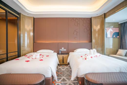 【聚会专享】【周末限量不加价】苏州新区| 苏州龙之梦大酒店聚会套餐，399元/单人2晚起，2人起订，无柱殿堂，年度盛宴 商品图2