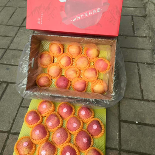 【国货之光爱妃苹果】，源自新西兰高端品种，一口咔嚓，满口脆甜真的把脆甜多汁做到了极致一口沦陷，越吃越爱大果礼盒 ，送手提袋 商品图4