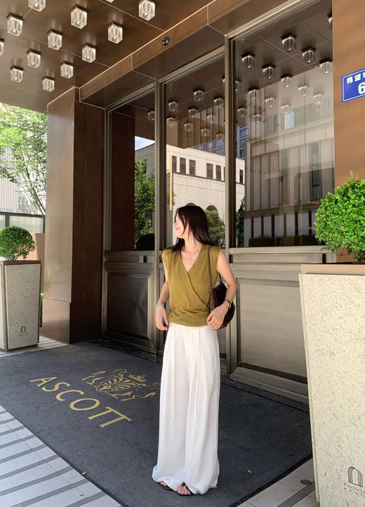 【绿萝】莱赛尔天丝设计感无袖百搭宽松休闲针织上衣 商品图3