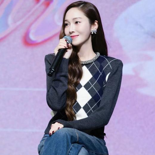 一店k （超重工！进口水晶装饰！100%绵羊毛！）复古英伦风！可柔可飒 一衣N穿！郑秀妍同款 26ss早春新款菱格纹圆领套头毛衫 商品图11