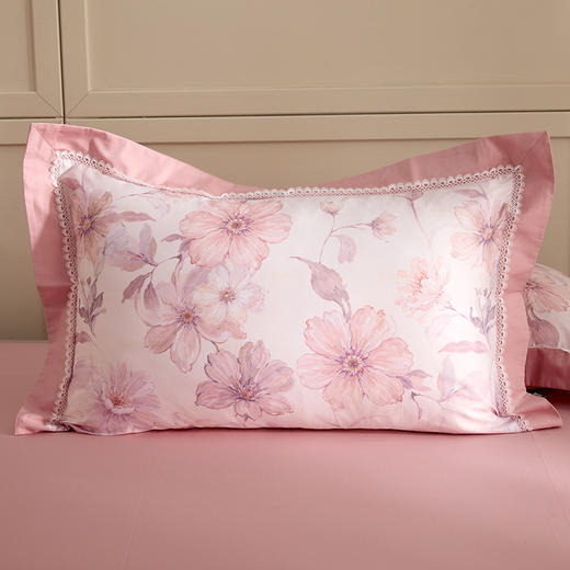 多喜爱 60S全棉缎纹四件套 雾屿/蔓时/疏影花信【三方拼框+花边】【芬纳诺抗菌】【礼盒包装】 透气舒爽 柔软亲肤 光泽细腻 商品图3