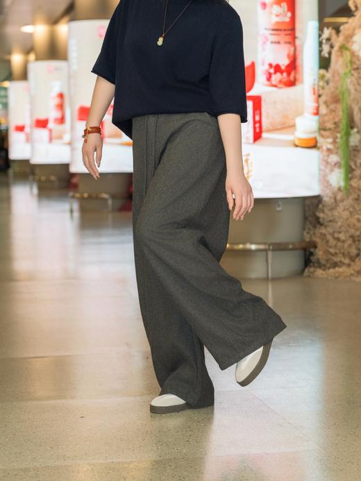 一周发货【垂顺感阔腿裤】【可备注裁剪】毛呢立体，垂顺度很好！深灰色&咖色，后腰松紧，材质40%绵羊毛，60%聚酯纤维，内层有内衬 商品图4