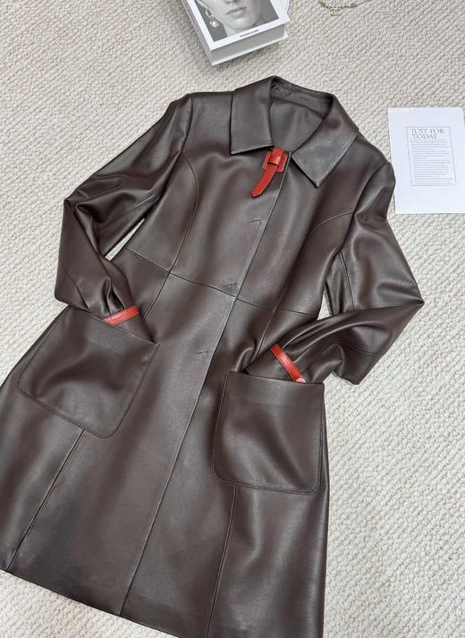 SZ6P20_栗壳色_皮衣_冬季_领皮质扣拼色袖口酷飒气质_高级女装_BERNIEELEN 伯妮斯茵 商品图0