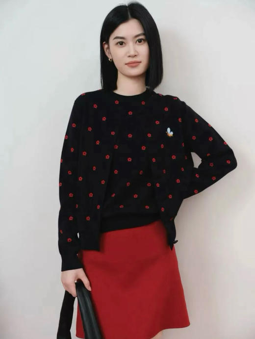 【秒杀价已调 直接拍】小禾 新年复古 针织 双面提花 小蜜蜂刺绣 双口袋 开衫 商品图8