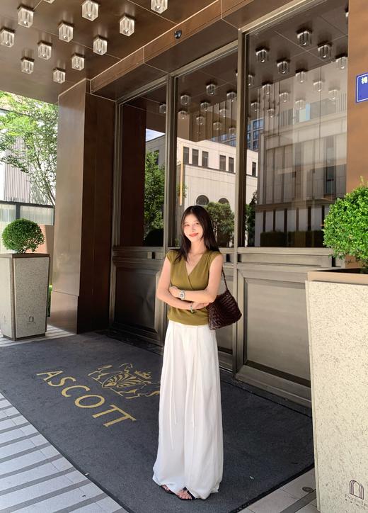 【绿萝】莱赛尔天丝设计感无袖百搭宽松休闲针织上衣 商品图2