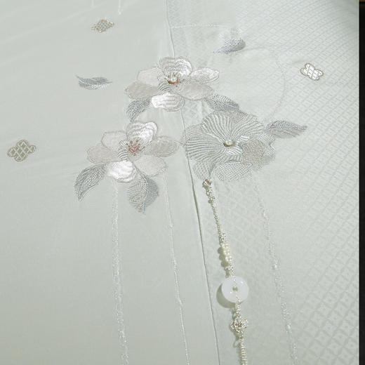 湘绣雅韵蚕丝被（活套型）【悠梦嘉居湘绣雅韵蚕丝被，活套型设计100%蚕丝填充，再生纤维素纤维面料，柔软舒适常规码200*230，绿水长汀】 商品图4