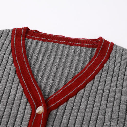 奢姿大码女装2025秋季减龄立体装饰V领上衣胖妹妹坑条时尚针织衫9053653724 商品图4