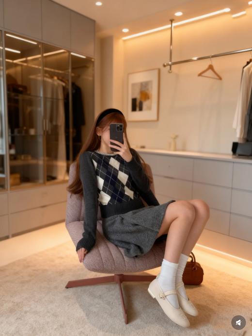 一店k （超重工！进口水晶装饰！100%绵羊毛！）复古英伦风！可柔可飒 一衣N穿！郑秀妍同款 26ss早春新款菱格纹圆领套头毛衫 商品图2