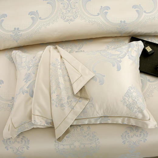 丝韵提加绣四件套【悠梦嘉居奢华提加绣四件套，优质丝+棉组合，配以优质古典工艺，贴肤部分为优质全棉，可折叠裙边设计，尽显奢华1.5/1.8床通用，米金/绸兰】 商品图5