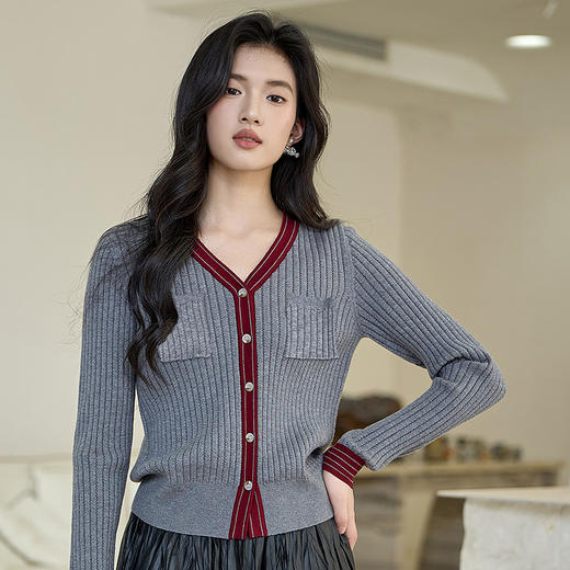 奢姿大码女装2025秋季减龄立体装饰V领上衣胖妹妹坑条时尚针织衫9053653724 商品图0