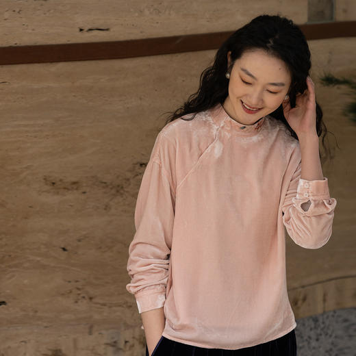 牧衣游原创 丝绒手工刺绣衬衫新款粉色百搭文艺新中式上衣 兰亭 商品图0