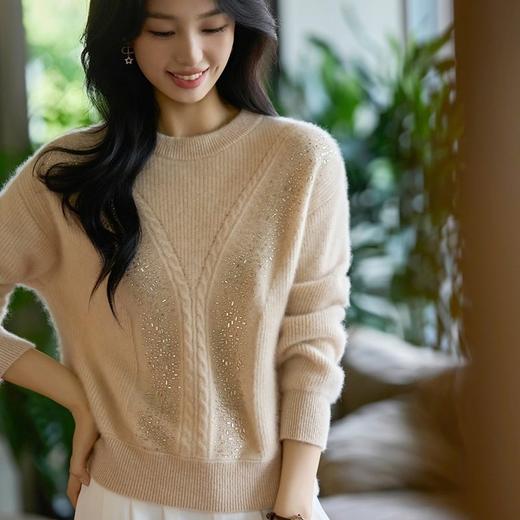 「自」全新升级【铂金会员257/天猫339/差价82】(22809)洛诗琳气质圆领加厚羊毛衫2025冬季重工烫钻长袖宽松针织毛衣 商品图0