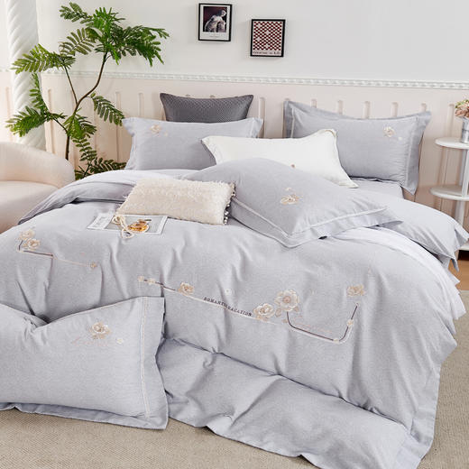 轻奢全棉磨毛刺绣四件套【悠梦嘉居轻奢全棉磨毛刺绣四件套YJ1569 全棉磨毛面料，刺绣工艺，轻奢风大版纯色，时尚高档，适合1.5/1.8床使用，典雅灰】 商品图1