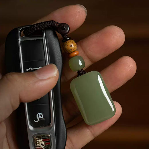 温润天成天然和田玉无事平安钥匙 商品图4