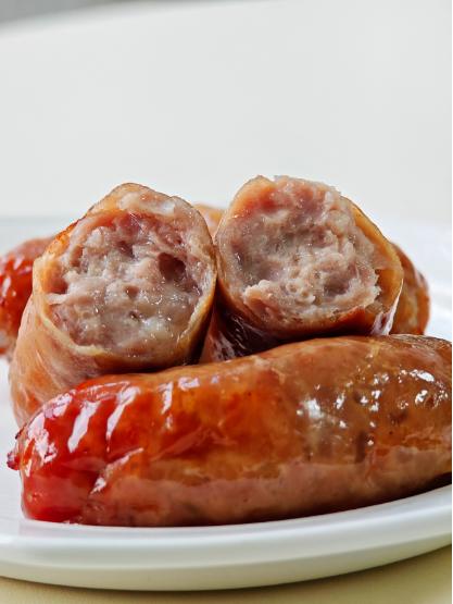 【黑猪肉爆汁烤肠】配料表非常干净，肉质紧实，调味不重，咸香微甜 商品图4