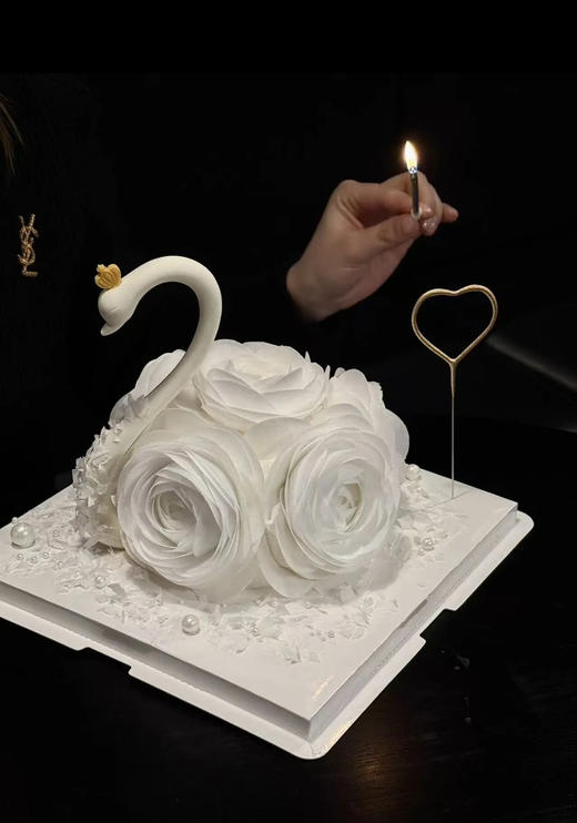 情人节女神款天鹅蛋糕（糯米纸花可食用） 商品图0