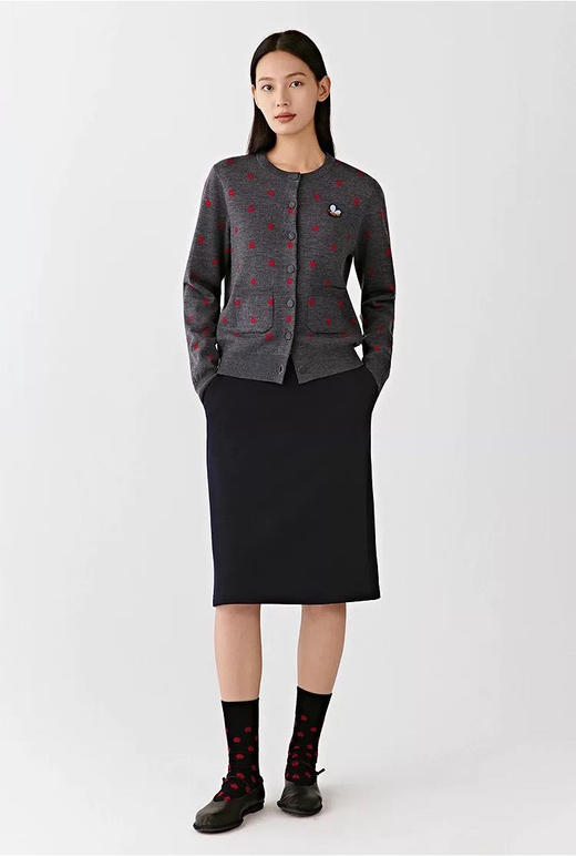 【秒杀价已调 直接拍】小禾 新年复古 针织 双面提花 小蜜蜂刺绣 双口袋 开衫 商品图7