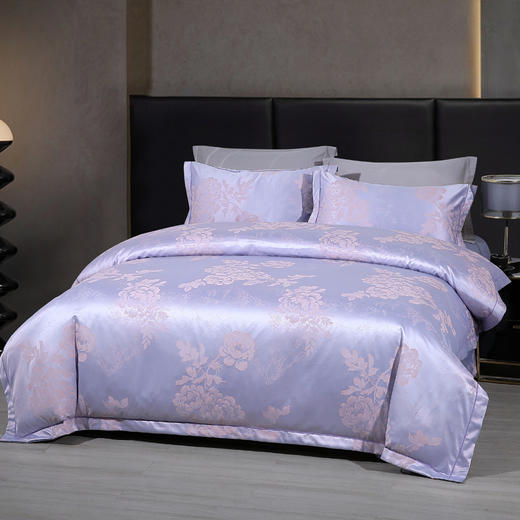 丝韵提加绣四件套【悠梦嘉居奢华提加绣四件套，优质丝+棉组合，配以优质古典工艺，贴肤部分为优质全棉，可折叠裙边设计，尽显奢华1.5/1.8床通用，米金/绸兰】 商品图1