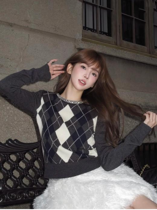一店k （超重工！进口水晶装饰！100%绵羊毛！）复古英伦风！可柔可飒 一衣N穿！郑秀妍同款 26ss早春新款菱格纹圆领套头毛衫 商品图4