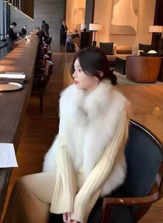 【GZ】无忧购【鸿运当“红”】短款仿狐狸毛毛外套女韩系气质设计感马甲无袖上衣5528（截单后3-5天发货） 商品图2