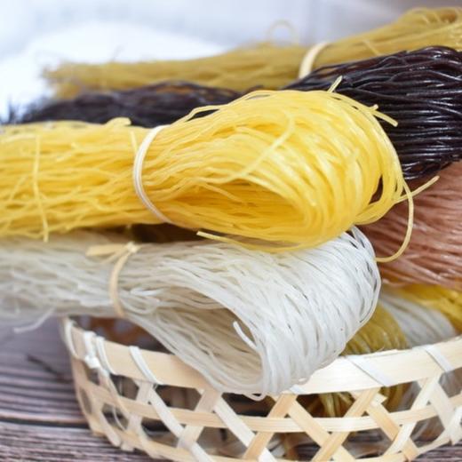 云南五彩米线 本地人都爱吃 原料只有五谷 黑米/红米/玉米/苦荞/大米 传统工艺 手工制作 配料干净 无添加 易煮熟 米香浓郁 口感软糯 暖心暖胃 |百里食 0129 商品图2