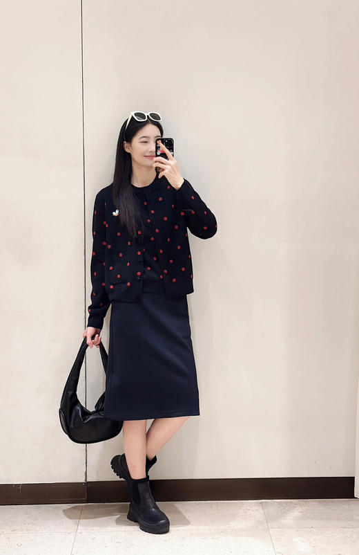 【秒杀价已调 直接拍】小禾 新年复古 针织 双面提花 小蜜蜂刺绣 双口袋 开衫 商品图9