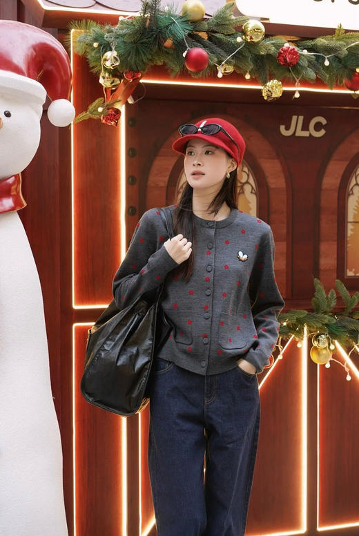 【秒杀价已调 直接拍】小禾 新年复古 针织 双面提花 小蜜蜂刺绣 双口袋 开衫 商品图2