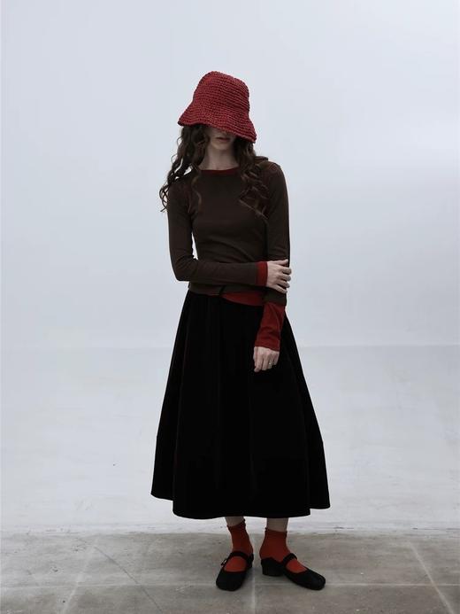 一店k （进口不倒绒平绒！厚实有份量！）一黑天鹅🦢把温柔和贵气焊在一起！久坐不发白不倒绒，质感满分💯！立体剪裁完美隐藏胯宽 大腿肉肉！小个子穿也显高挑！26春倪妮同款复古丝绒伞裙A字半身裙 商品图4