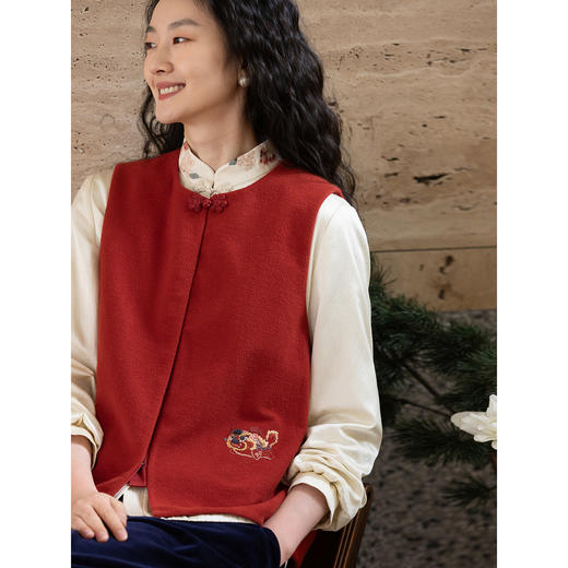 牧衣游原创 32支手工刺绣纯棉马夹红色氛围感百搭中式开衫 春风萃 商品图1