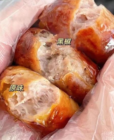 【黑猪肉爆汁烤肠】配料表非常干净，肉质紧实，调味不重，咸香微甜 商品图3