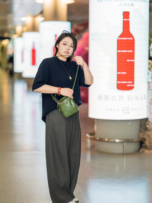 一周发货【垂顺感阔腿裤】【可备注裁剪】毛呢立体，垂顺度很好！深灰色&咖色，后腰松紧，材质40%绵羊毛，60%聚酯纤维，内层有内衬 商品图9