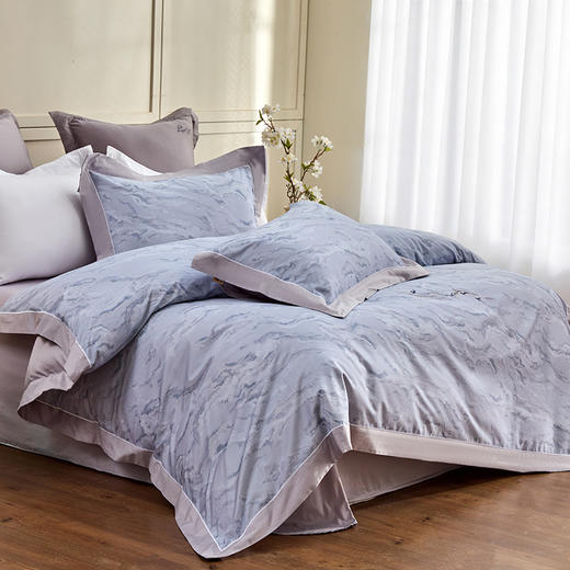 多喜爱 60S全棉缎纹四件套 雾屿/蔓时/疏影花信【三方拼框+花边】【芬纳诺抗菌】【礼盒包装】 透气舒爽 柔软亲肤 光泽细腻 商品图8