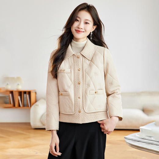「自」全新升级【铂金会员312/天猫419/差价107】(03133)洛诗琳气质翻领绣花小香风外套2025冬季新款显瘦夹棉保暖短外套 商品图2