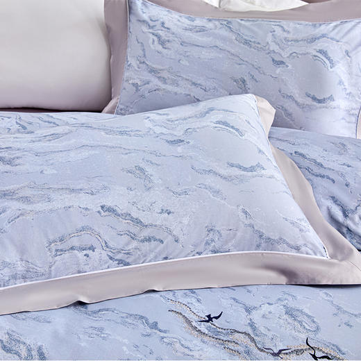 多喜爱 60S全棉缎纹四件套 雾屿/蔓时/疏影花信【三方拼框+花边】【芬纳诺抗菌】【礼盒包装】 透气舒爽 柔软亲肤 光泽细腻 商品图10