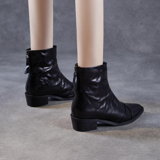 雀说 轻奢手抓纹头层牛皮短靴子粗跟尖头皮鞋ZM258733 商品图2