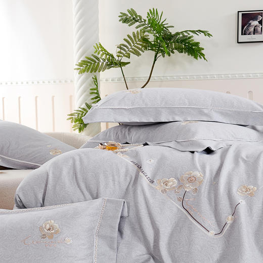 轻奢全棉磨毛刺绣四件套【悠梦嘉居轻奢全棉磨毛刺绣四件套YJ1569 全棉磨毛面料，刺绣工艺，轻奢风大版纯色，时尚高档，适合1.5/1.8床使用，典雅灰】 商品图3