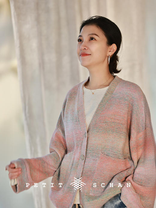 Petit Schan小闪 CLO#1030 Hazy peach blossoms 烟雨桃花 羊毛羊驼毛混纺渐变V领针织开衫 商品图4