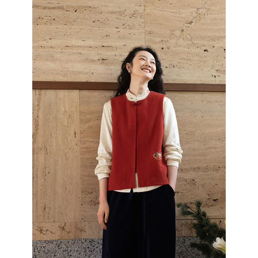 牧衣游原创 32支手工刺绣纯棉马夹红色氛围感百搭中式开衫 春风萃 商品图2