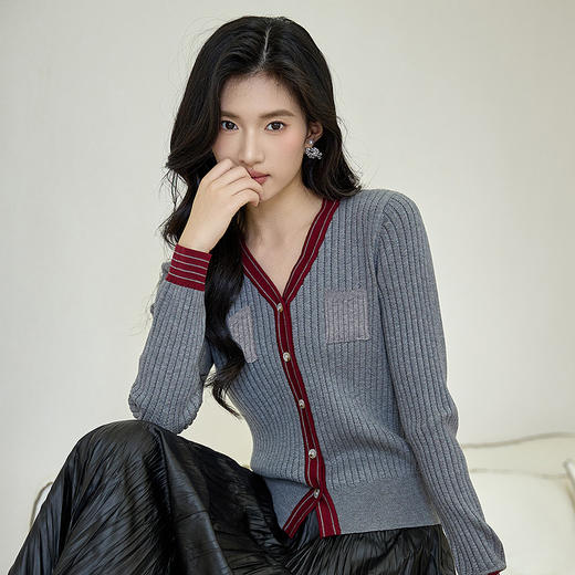 奢姿大码女装2025秋季减龄立体装饰V领上衣胖妹妹坑条时尚针织衫9053653724 商品图1