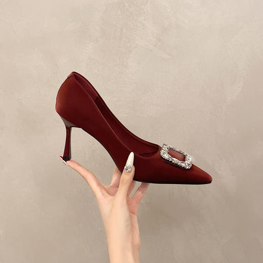 经典鲨2026春专柜款红色优雅尖头水钻6cm新中式婚鞋高跟鞋女KW230-617021 商品图5